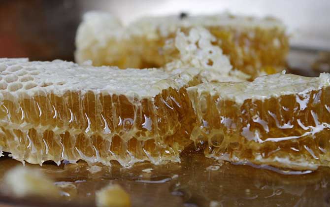 蜂蜜美容是真的吗?答案是必定的,更被称为“可食用的美容剂”!