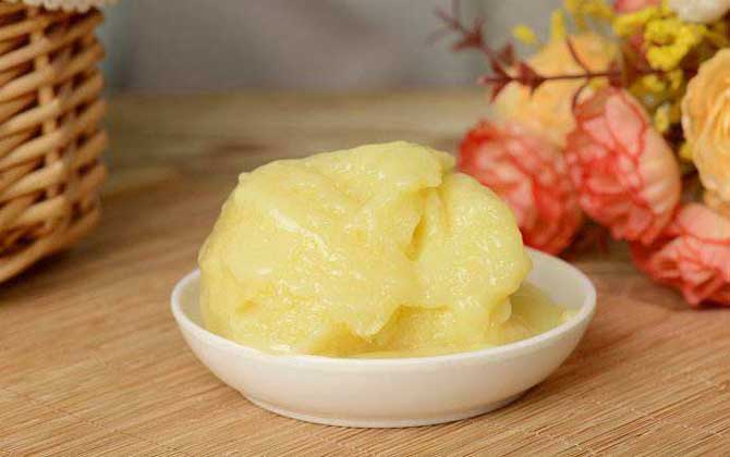 蜂王浆怎样吃最好?除了要适量以外,还要留意蜂王浆的忌讳人群!