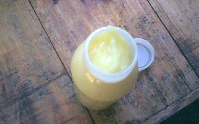 蜂王浆怎样吃最好?除了要适量以外,还要留意蜂王浆的忌讳人群!