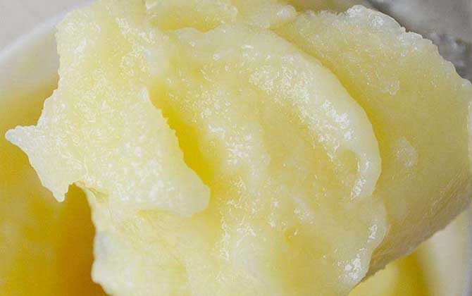 蜂王浆怎样吃最好?除了要适量以外,还要留意蜂王浆的忌讳人群!