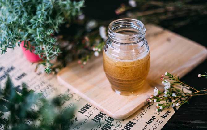 放了三年的蜂蜜还能吃吗?看是否蜕变,没有蜕变彻底不影响食用!