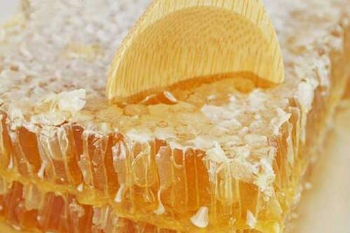 常见的蜂巢蜜多少钱一斤？