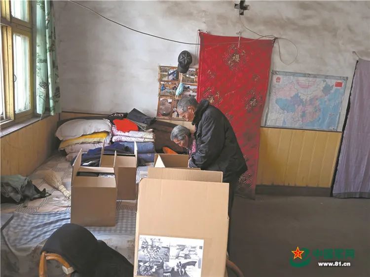 八旬老人寄出数万条围巾，收货地几乎覆盖所有边关