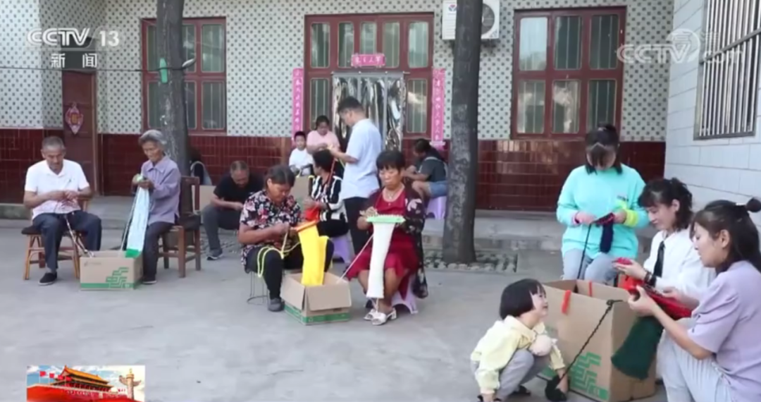 八旬老人寄出数万条围巾，收货地几乎覆盖所有边关